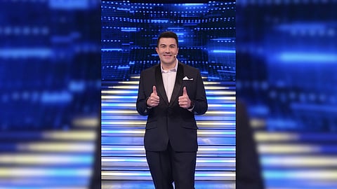 Host Luis Manzano