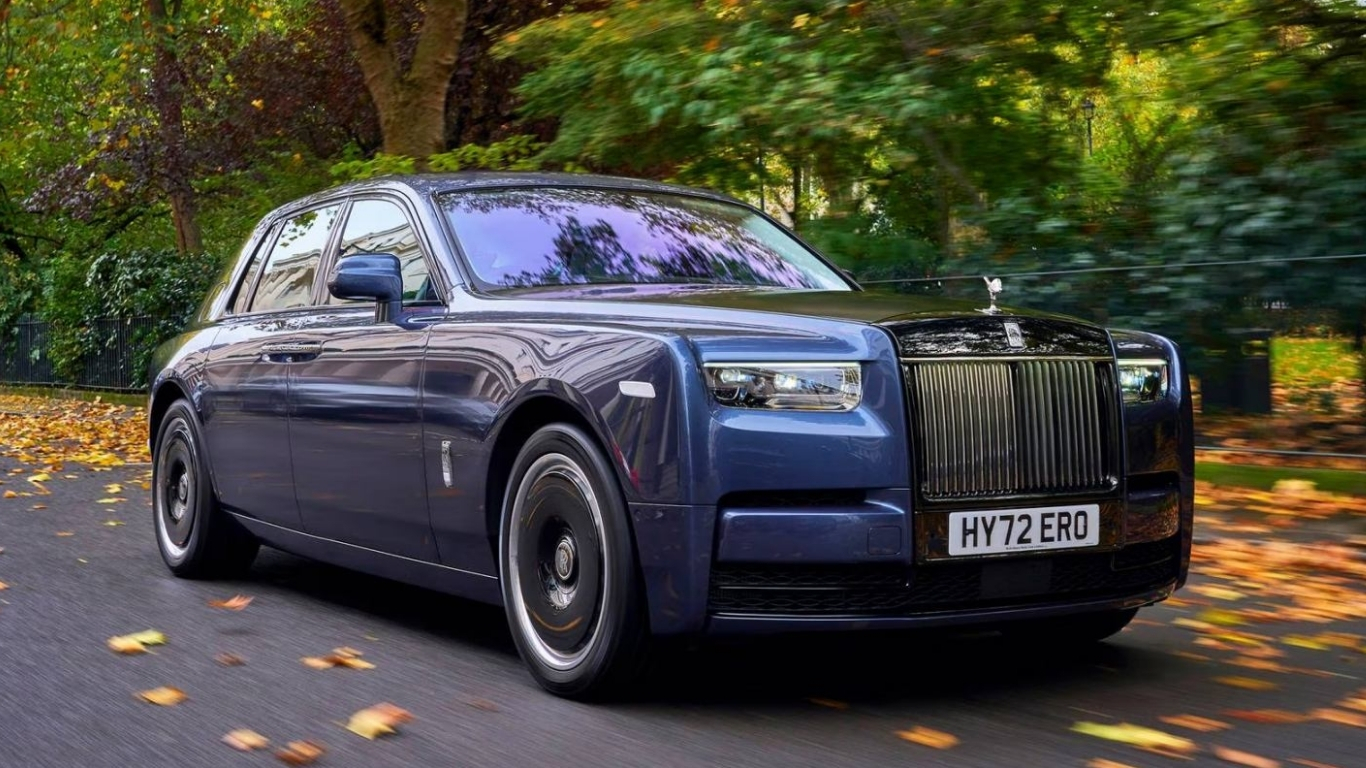 A ROLLS Royce Phantom, like the one recently auctioned off by the Bureau of Customs and purchased by Purefoods Corporation, cruises down the road.