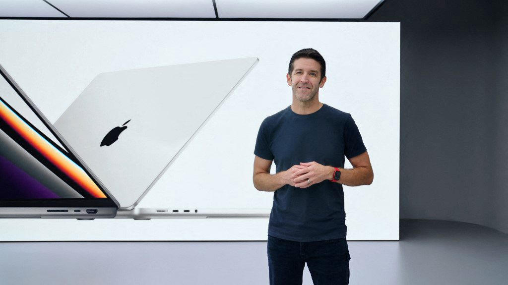 Next in line Apple’s longtime hardware chief John Ternus prepares to take the helm as CEO, marking a shift from product engineering to full company leadership.