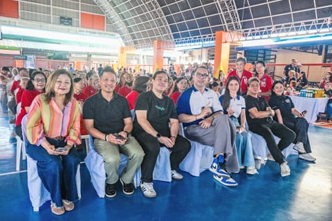 Top execs of business firms and /or agencies that powered Daily Tribune’s 17th Asian Innovation Forum at Barangay Poblacion, Muntinlupa City smile broadly for the camera ( from left) Mrs. Trina Biazon, executive director, Gender And Development (Muntinlupa), Wally Don Calderon, VP for Innovation and Advocacy (SB Corp), Joms D. Ramirez II, regional business head for NCR (MAYA), Zack Lopez, CEO (Prime Z), Mhai Bantados, vice president (Prime Z), Louie Rosales, CEO and founder (Tipuno X) and Dinah Ventura, managing editor, (Daily Tribune).