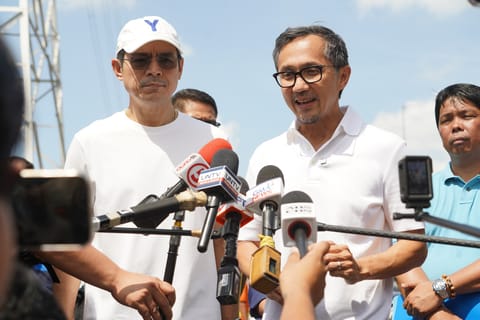 Manila Mayor Francisco ‘Isko Moreno’ Domagoso (left) and DPWH Secretary Vince Dizon inspect Beata Bridge in Pandacan on Wednesday. Following a recent fatal motorcycle accident, the officials ordered the welding of steel railings to prevent theft and the installation of reflectorized markers and enhanced lighting to improve safety for nighttime commuters.