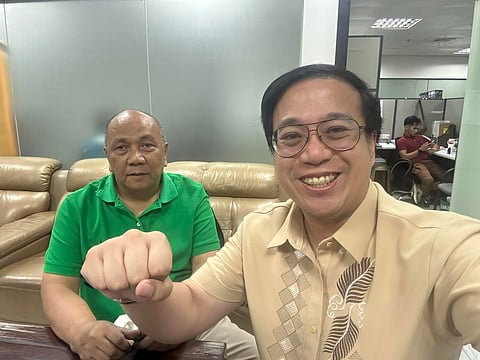 Veteran broadcaster Jay Sonza (left) and his legal counsel Atty. Mark Tolentino (right). Sonza was arrested for unlawful publication by authorities of the NBI on 30 April.