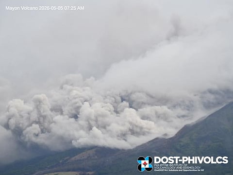 Photo of a lava flow collapse-fed pyroclastic density current along the Mi-isi Gully on the southwestern slopes of Mayon Volcano between 7:19 a.m. and 7:26 a.m. on 5 May.