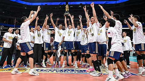 THE NU Bulldogs celebrate after beating the FEU Tamaraws to win their sixth straight UAAP men’s volleyball tournament on Saturday at the Mall of Asia Arena.