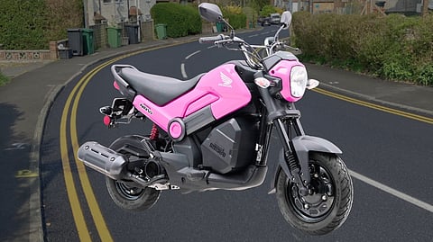 HONDA adds Neon Pink R to the NAVi lineup for young Filipinas who want a practical city ride with a brighter style.