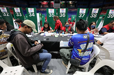 Grab and Move It drivers received Cash Relief Assistance (CRA) worth P5,000 at the FilOil Center at San Juan, Metro Manila, Monday, 11 May. (Photo from: DSWD)