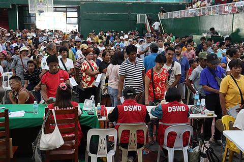 Isabela farmers received Emergency Cash Transfer (ECT) assistance from the DSWD. (Photo from: DSWD Region II)