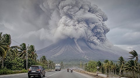 THE Mayon Volcano continues to show unrest and Phivolcs warned the public to stay out of the permanent danger zone.
