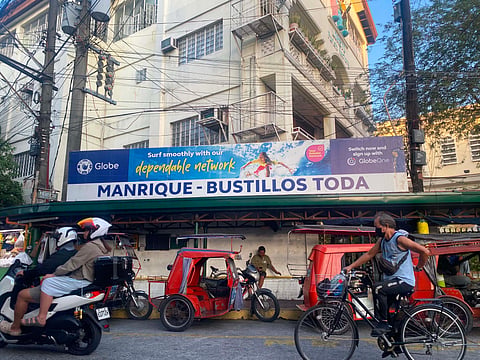 Residents in Sampaloc, Manila on Friday expressed disappointment and concern over the ongoing tensions in the Senate, calling on lawmakers to bring clarity and peace to the institution and focus instead on pressing national issues such as the economy and flood control.