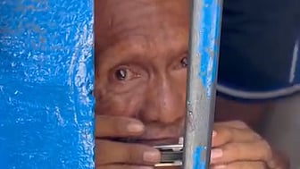Screenshot photo of the 68-year-old Ireneo Selma Vidal in Colon, Cebu City (Video of Alan Domingo, GMA Regional TV Balitang Bisdak).