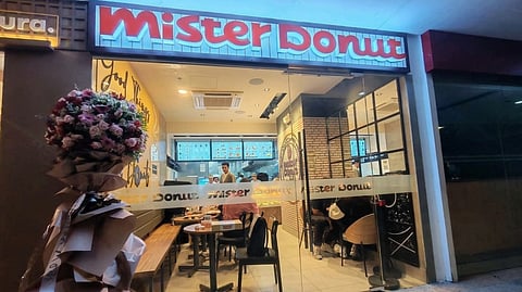MISTER Donut Philippines opens its first 24/7 dine-in and takeout branch at McKinley West in Taguig City.