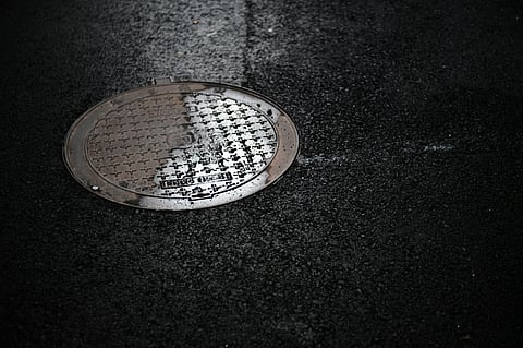 Woman dies after manhole plunge on busy New York street
