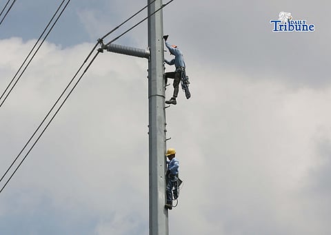 (May 20 2026) Meralco personnel seen installed a new electrical wire at the new installed post along A Bonifacio Avenue in Marikina City on Wednesday May 20 2026. Photo/Analy Labor
