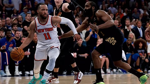 Knicks overcome Cavs in OT behind Brunson