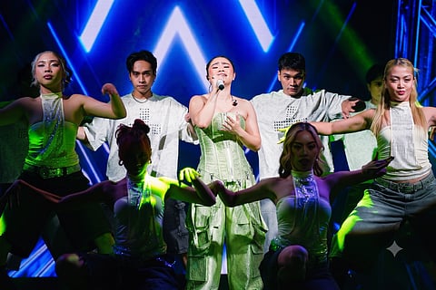 FILIPINO-AMERICAN singer Jessica Sanchez rocked the Smart Araneta Coliseum with her powerful voice.