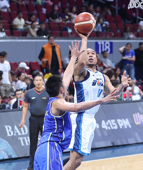 Chris Newsome powers Meralco to an 87-76 win over TNT in Game 2 of the PBA Season 50 Commissioner's Cup semifinals.