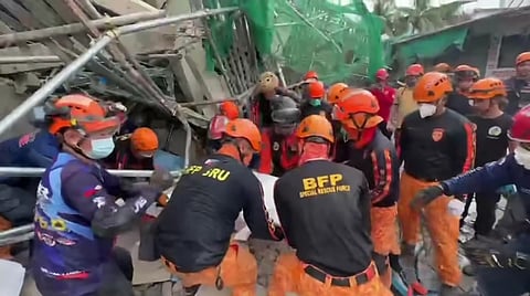 4TH FATALITY | BFP Special Rescue Force carry the body of the 4th victim retrieved at 10:30 a.m. from the collapsed building in Angeles City. One more body remains trapped inside Sector 2.