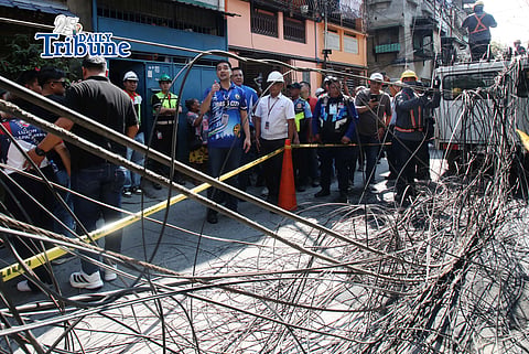 (May 26 2026) Manila Electric Company (Meralco) led by Spokesperson Joe Zaldarriaga, together with the Pasig City government headed by Mayor Vico Sotto, carries out a clearing operation against dangling and illegal wire attachments in Barangay Kalawaan, Pasig City, on Tuesday, May 26, 2026. The operation, which removes unauthorized wires from utility poles, aims to prevent electrocution and fires, as part of the commitment to public safety, during this Electrical Safety Month. Photo/Analy Labor
