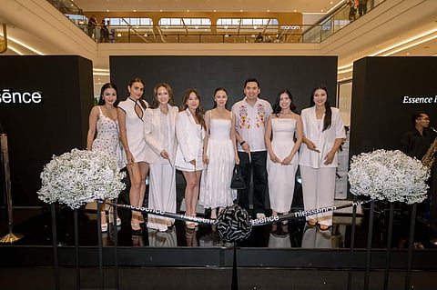 Ribbon-cutting ceremony, with Kris Bernal, Max Collins, Ellen Adarna, and Marian Rivera.