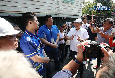 (May 26 2026) Manila Electric Company (Meralco) led by Spokesperson Joe Zaldarriaga, together with the Pasig City government headed by Mayor Vico Sotto, carries out a clearing operation against dangling and illegal wire attachments in Barangay Kalawaan, Pasig City, on Tuesday, May 26, 2026. The operation, which removes unauthorized wires from utility poles, aims to prevent electrocution and fires, as part of the commitment to public safety, during this Electrical Safety Month. Photo/Analy Labor
