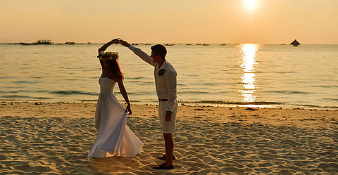 A romantic wedding in unpredictable June