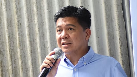 Defensor skips probe, shuns subpoenas