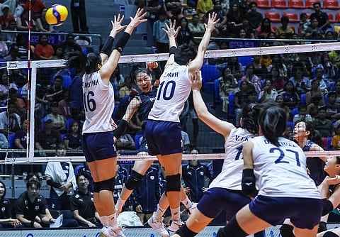 Na Hyunsoo penetrates an attack over Vietnam's defensive wall in South Korea's straight sets win to advance in the final of the 2026 AVC Women's Volleyball Cup.