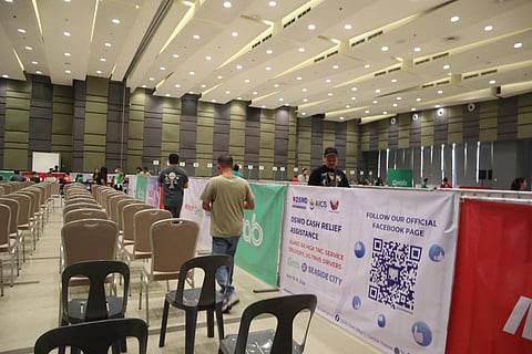 Grab driver-beneficiaries line up at SM Seaside City Cebu as they receive cash relief assistance from DSWD Central Visayas on 15 June. (PHOTO COURTESY of DSWD Field Office 7 - Central Visayas)