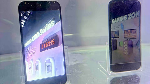 IP64 dust and splash resistance keeps it protected from dust and light water exposure for everyday use.