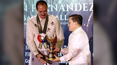 EL Presidente earns place in history Basketball icon Ramon ‘El Presidente’ Fernandez joins the latest class of inductees into the Philippine Sports Hall of Fame. At the enshrinement rites held at the PSC House in Manila, Senator Bong Go personally honored the cage legend, handing him a special gift on top of his Hall of Fame trophy and cash incentive.