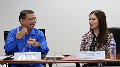 TRADE Undersecretary and Board of Investments managing head Ceferino Rodolfo (left) and San Simon Acting Mayor Josephine Anne Canlas recently forges agreement to lure more investors in the said locality.