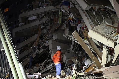 #EarthquakeAlert: Rescuers search through the rubble of a collapsed building in #Caracas on 24 June 2026, after twin earthquakes measuring 7.2 and 7.5 struck #Venezuela, triggering building collapses and sending residents fleeing into the streets. | 📷 AFP