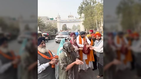 Leaders pay tribute to Guru Tegh Bahadur ji