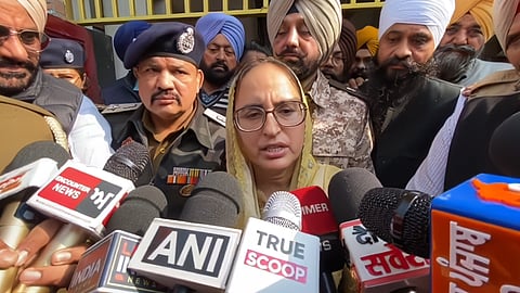 Dhanpreet Kaur visits victim's family in Jalandhar West Paras Estate