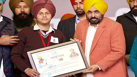 Punjab CM Mann gives SC scholarship cheques to students