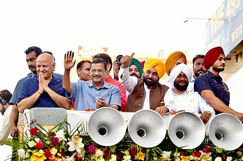 Kejriwal Hails Mann for Pulling Punjab Out of Dark Phase, Urges Continuity