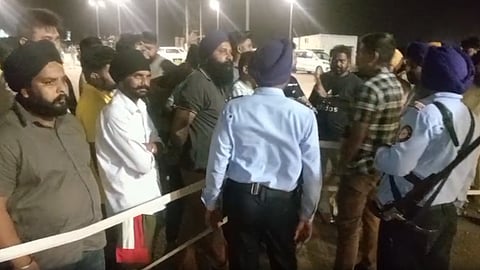 Argument between the security guards and taxi union