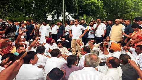 Sit-in protest outside PM's residence