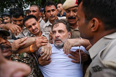 Police evict Rahul Gandhi, Akhilesh Yadav from protest near PM residence