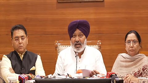 Joint press conference by 3 prominent leaders