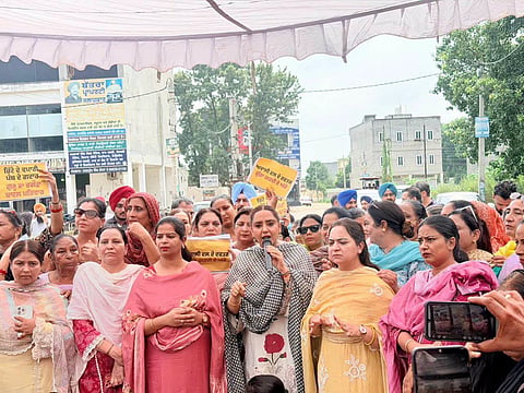 AAP women’s wing protests assault of elderly Dalit woman at Akali Dal office