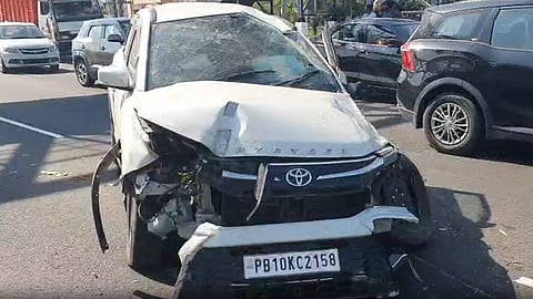 Car jumps divider on NH near Goraya