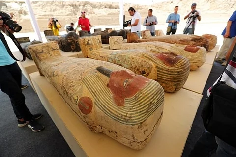 Egypt unveils discovery of 250 coffins, 150 statues in Saqqara