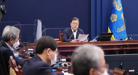 Moon's 5-yr presidency gets 42.1% approval rating