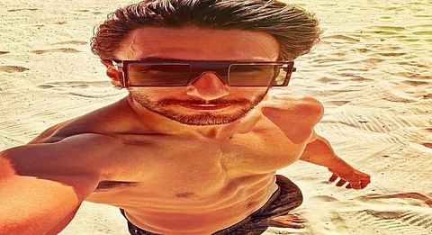Ranveer Singh welcomes New Year with sun and sand
