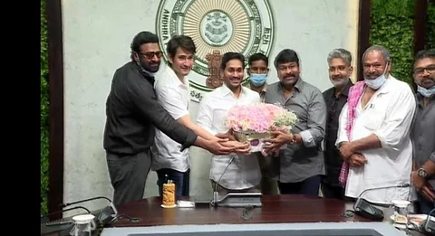 Jagan meets Tollywood bigwigs, assures action on ticket pricing (Ld)