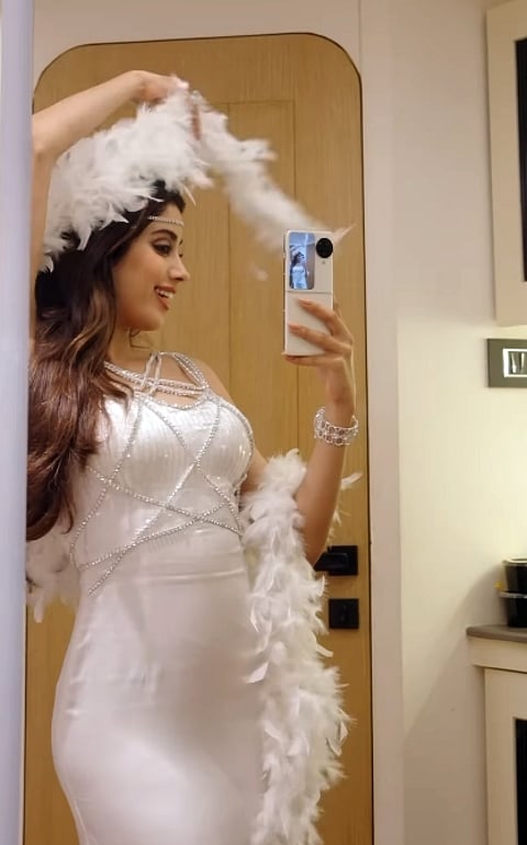 Janhvi turns ‘GenZ-eenat Aman’, veteran star says ‘stole my style, watch me steal your fanbase’