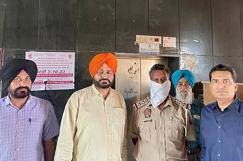 Vigilance Bureau arrests Police Inspector taking Rs 40,000 bribe