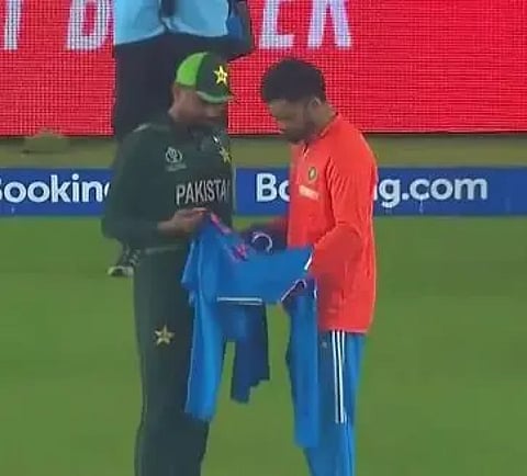 Virat gifts signed jersey to Babar; Wasim Akram criticizes Pakistan captain, says "Today was not the day...'