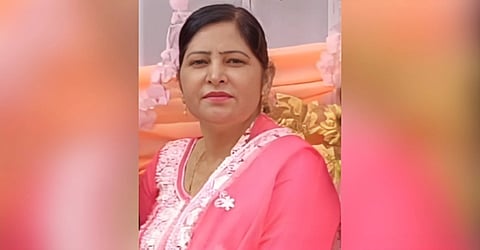 Hours after returning from Italy, a man strangled his 42-year-old wife to death